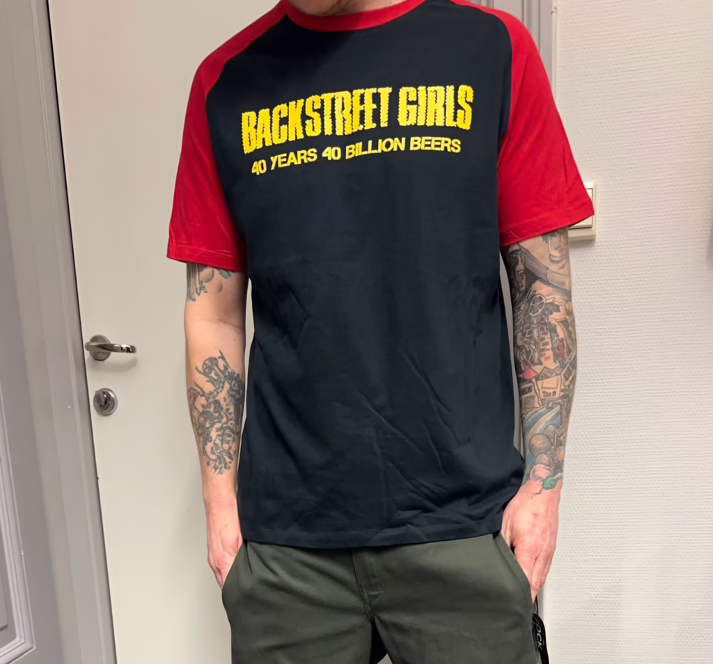 Backstreet Girls – t-skjorte – Baseball m/Gul skrift